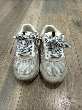 ShuShop Silver Gray and White Kids Sneakers with Black-Trim Laces Sz 9 Shu Shop